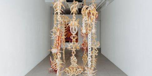  Du 17 octobre au 19 décembre 2026, Cuturi Gallery présente « Threads of Lineage », un regard sur la scène contemporaine indonésienne au Palais-Royal à Paris