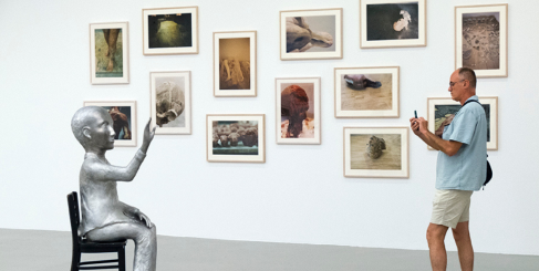 Explorez la monstruosité au MO.CO. Panacée avec « À fleur de peau », mais aussi la rétrospective consacrée à Kiki Smith, « Être ici | Maintenant | Partout » au MO.CO. Montpellier Contemporain